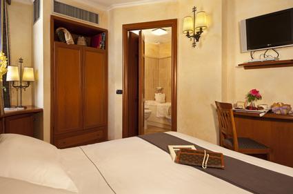 Hotel La Fenice | Rome | Triple room